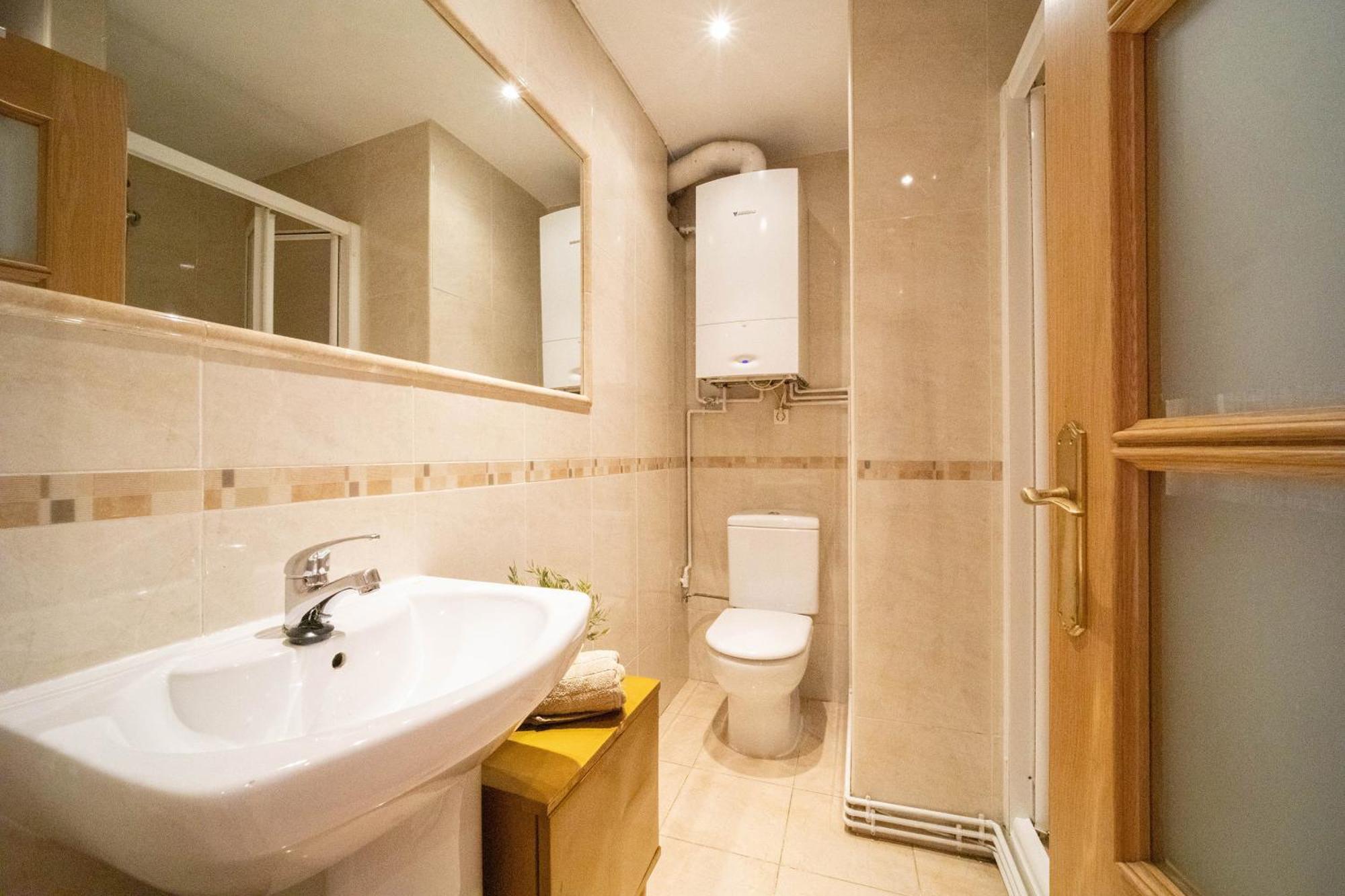 Apartamento Con Encanto Y Luz En Pleno Centro Madrid Exterior photo
