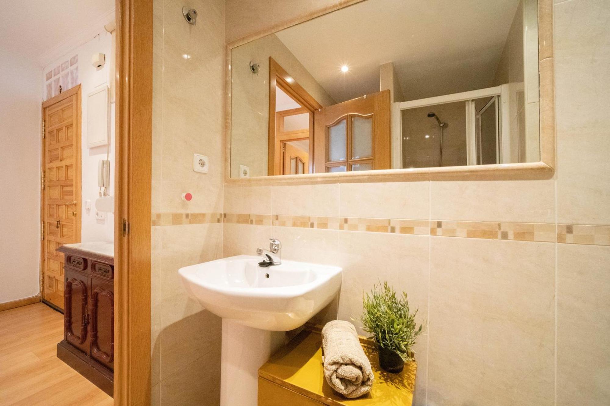 Apartamento Con Encanto Y Luz En Pleno Centro Madrid Exterior photo