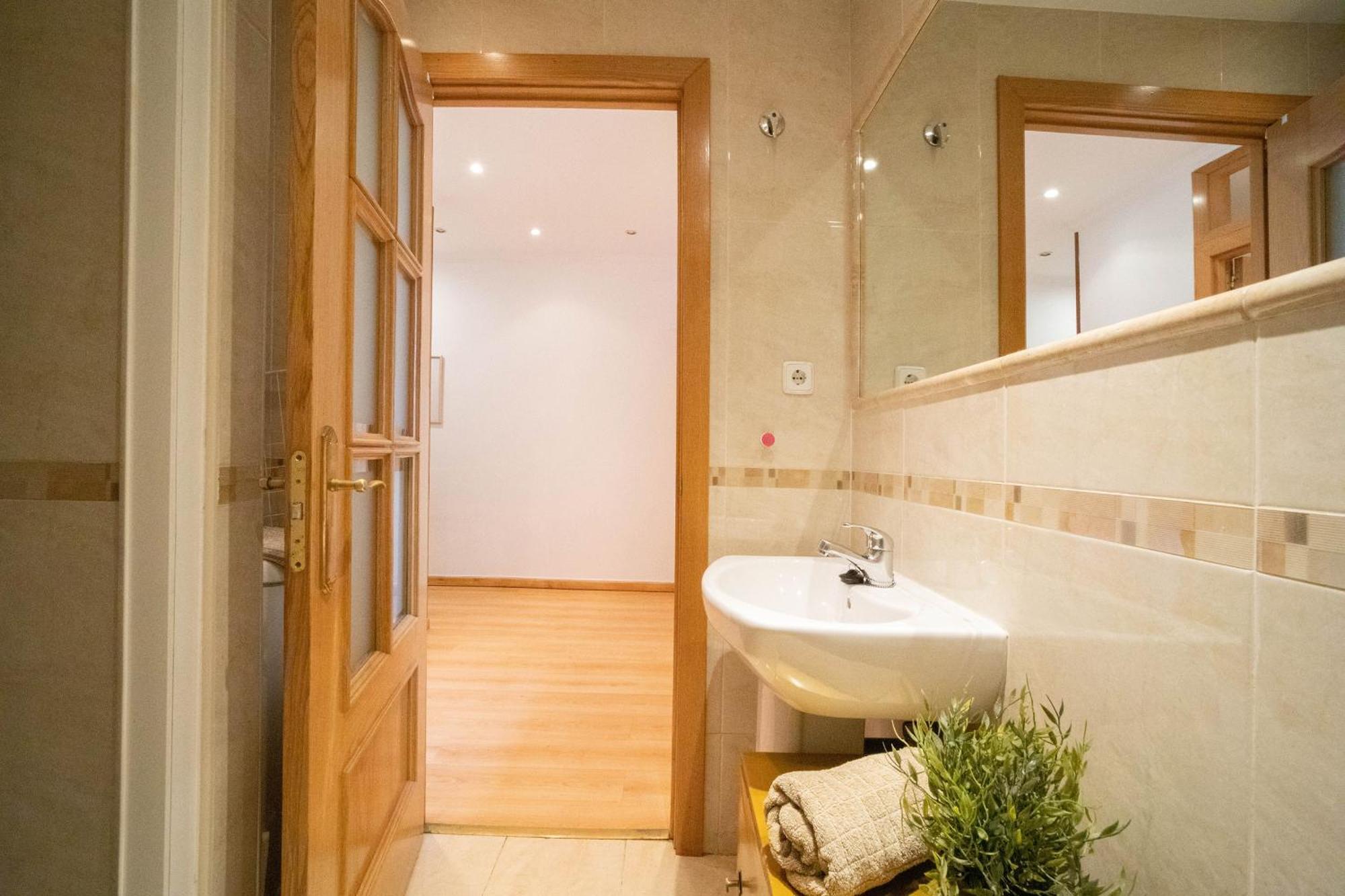 Apartamento Con Encanto Y Luz En Pleno Centro Madrid Exterior photo